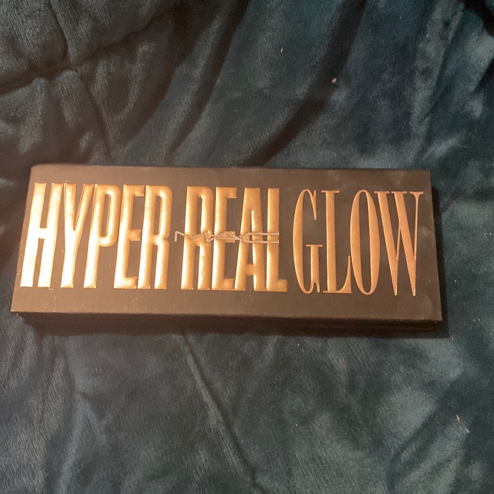 MAC Hyper real glow highlighter palette